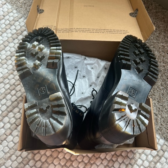 Dr. Martens Shriver Hi - Burnished Wyoming (Black) - Picture 3 of 4